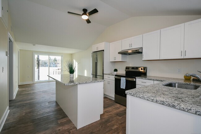 Building Photo - 42 Eastview Rd