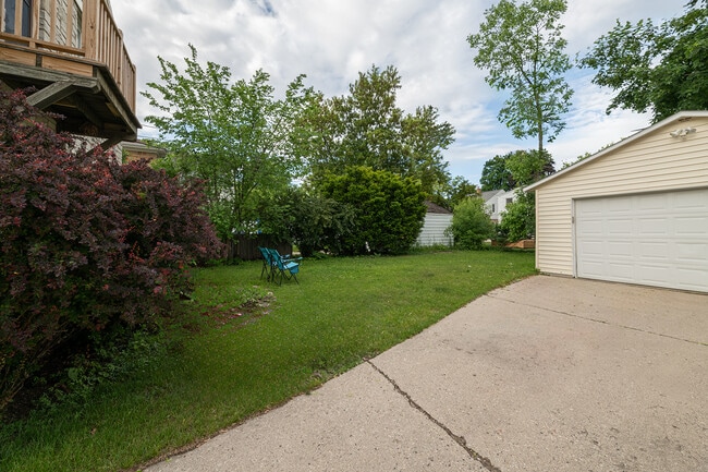 Building Photo - 5064 N Bay Ridge Ave