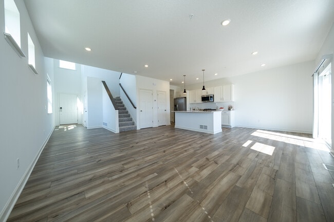 Foto del edificio - 121 HUNTINGTON DR