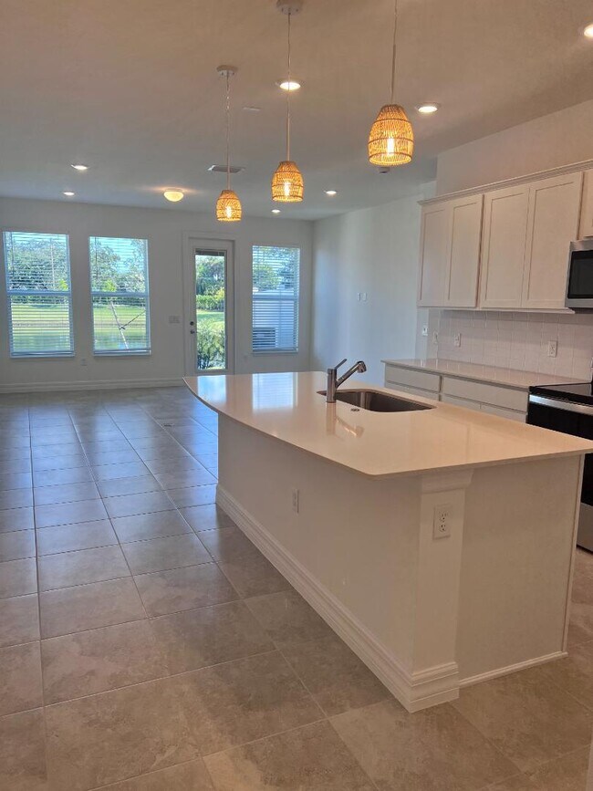 Building Photo - 6040 Praza Ln