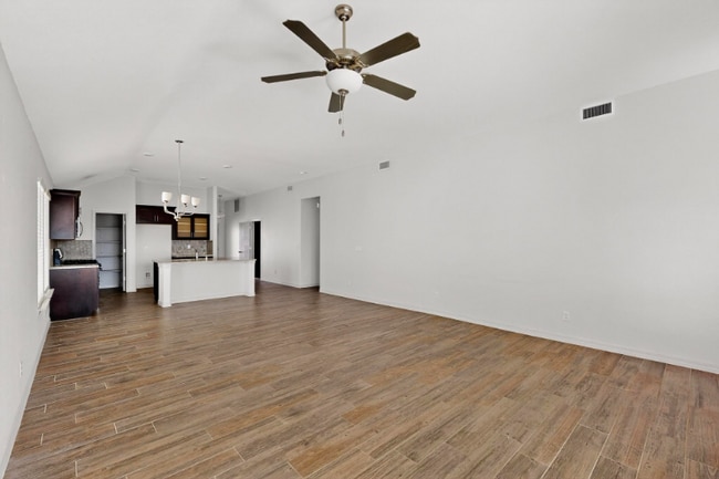 Building Photo - 217 Farnborough St
