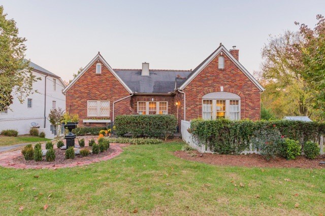 Building Photo - 4304 Parkview Cir