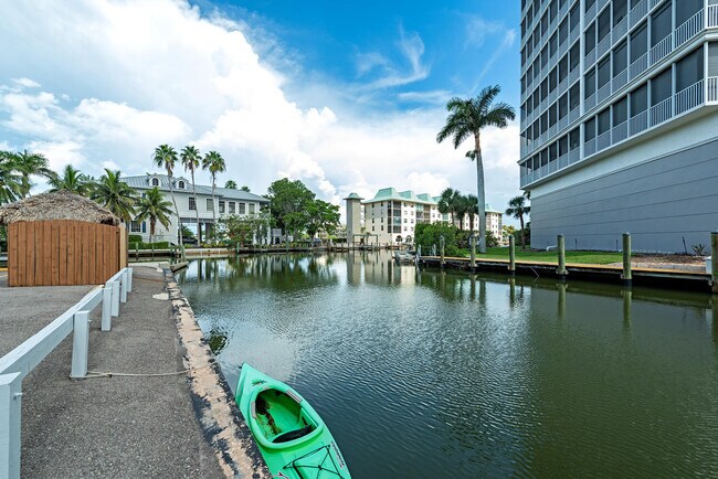 Foto del edificio - 377 Vanderbilt Beach Rd