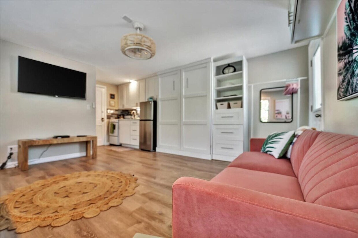 Foto principal - 483 E Shore Dr