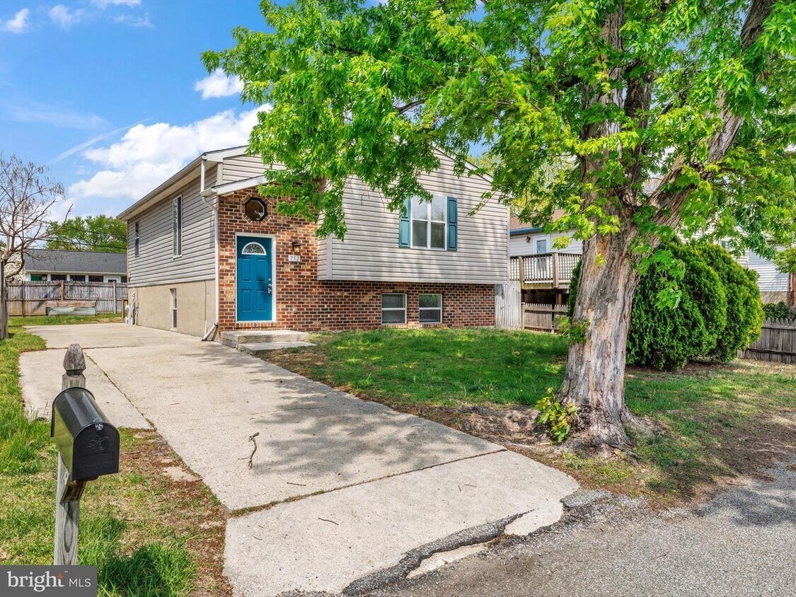Foto principal - 752 225th St
