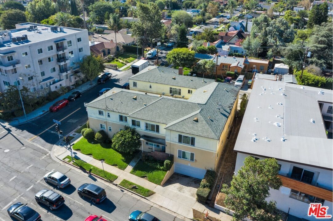 Primary Photo - 5804 San Vicente Blvd