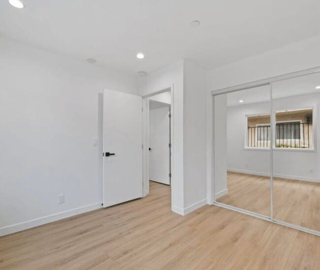 Building Photo - 10914 Columbus Ave