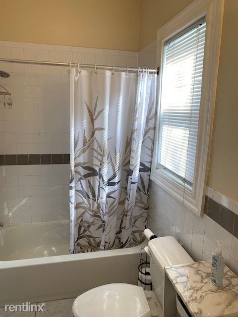 Building Photo - 1 br, 1 bath Apartment - 1512 Hyde Park Ave.