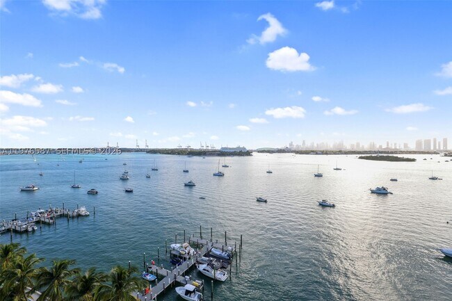 Foto del edificio - 1500 Bay Dr E