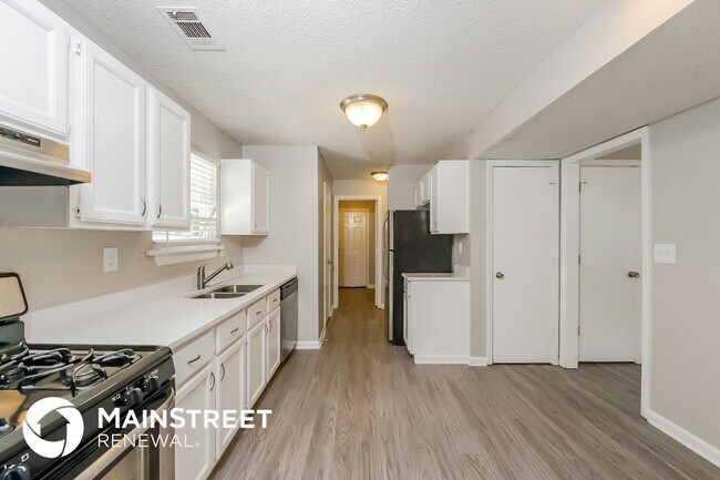Foto del edificio - 5683 Pine Gate Dr