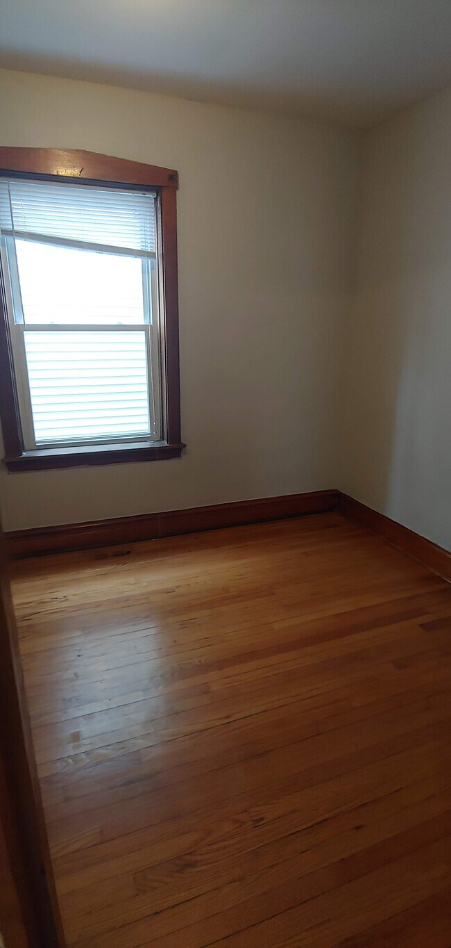 Dormitorio 1 - 2905 Lawndale Ave