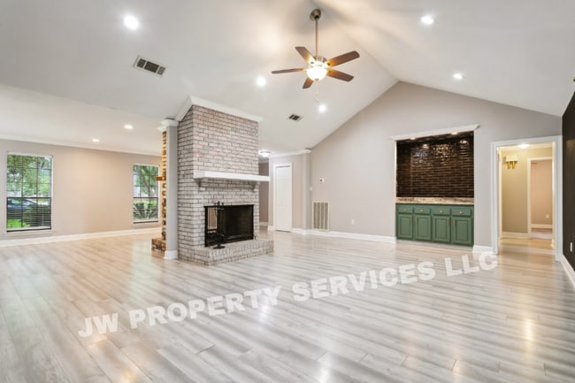 Building Photo - 1476 St Christopher Dr