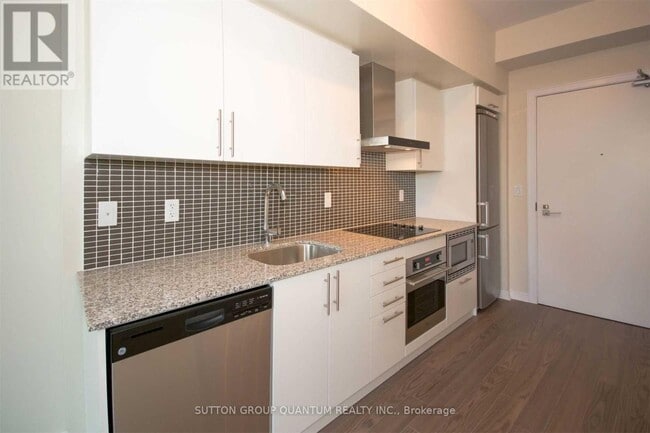 Photo du bâtiment - 352 Front St W