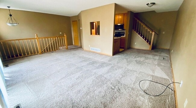Building Photo - Spacious 2-Bedroom, 2.5 Bathroom, Tri-Leve...