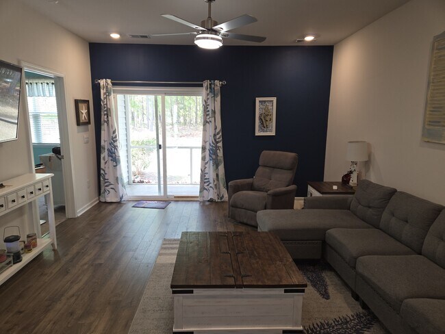 Foto del edificio - 3402 Bells Lk Cir