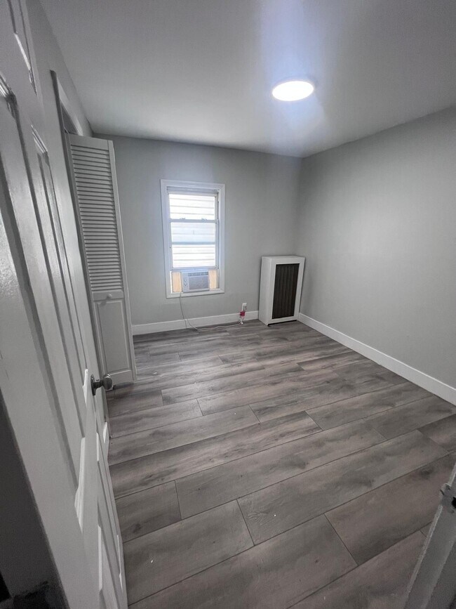 Foto del edificio - 648 E 224th St