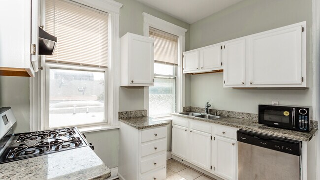 Foto del edificio - 2941 W Belmont Ave