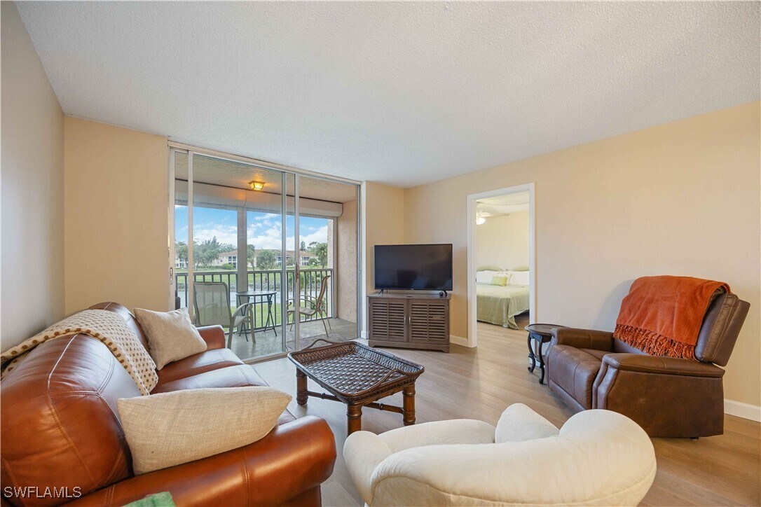 Foto principal - 300 Forest Lakes Blvd