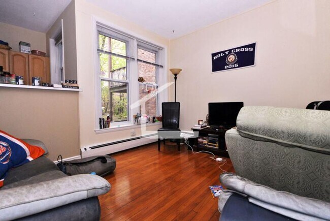 Building Photo - Nice 2 bed in Brookline