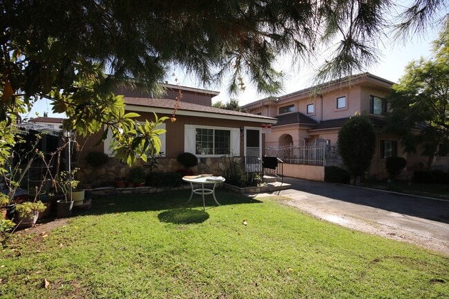 Foto del edificio - 1164 Thompson Ave