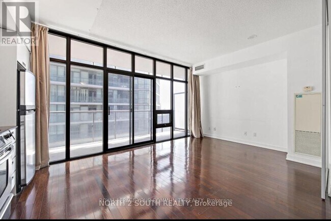 Photo du bâtiment - 33 Charles St E