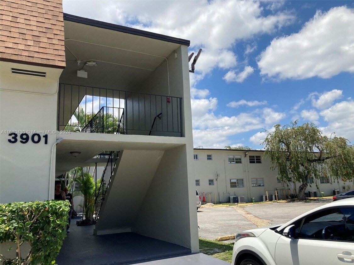 3901 SW 112th Ave Unit 31, Miami, FL 33165 Condo for Rent in Miami, FL