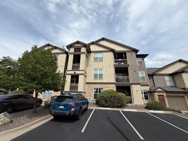 Foto del edificio - "Spacious 2-Bed, 2-Bath Condo Retreat in Littleton's Serene Fallingwater Condo's!"