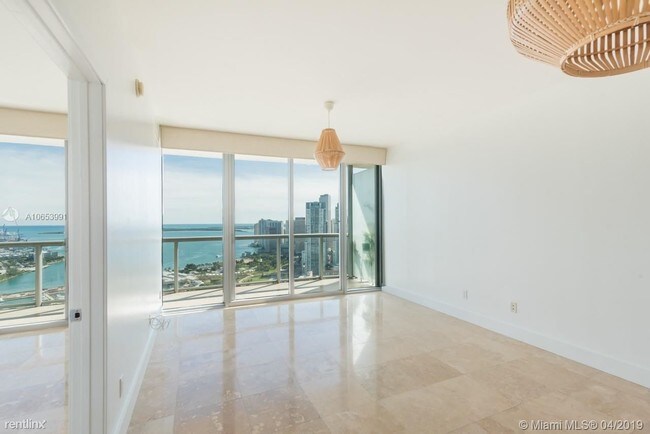 Building Photo - 2 br, 2 bath  - Marina Blue Condo