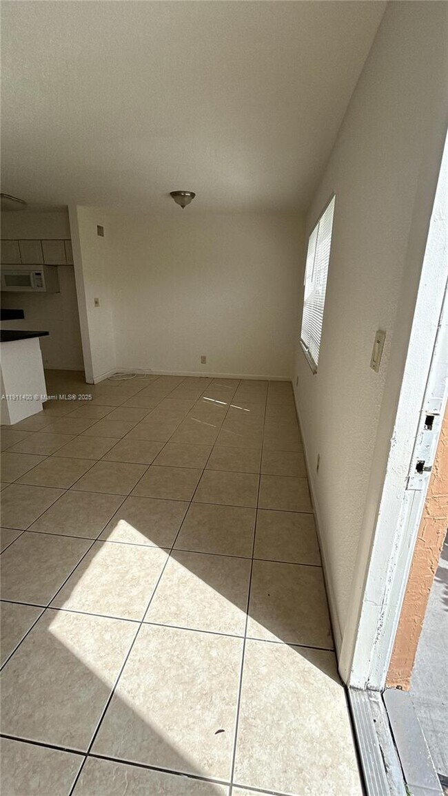 Foto del edificio - 978 SW 10th Dr