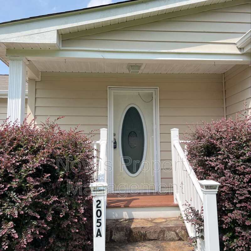 Building Photo - 205 Tom Fletcher Rd