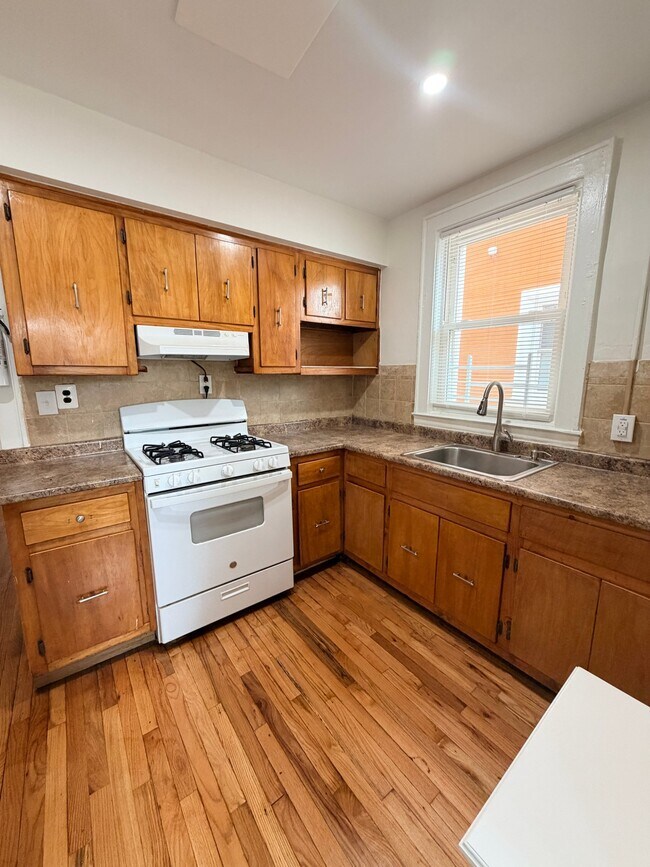 Foto del edificio - 2857 Dewey Ave