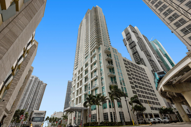 Foto del edificio - 300 S BISCAYNE Blvd