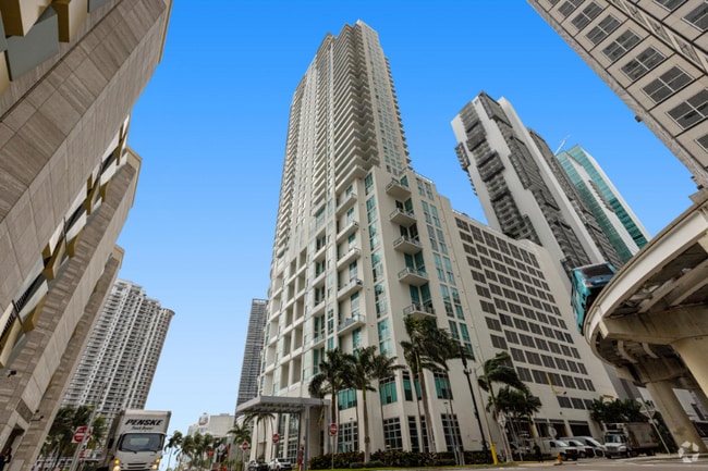 Building Photo - 300 S BISCAYNE