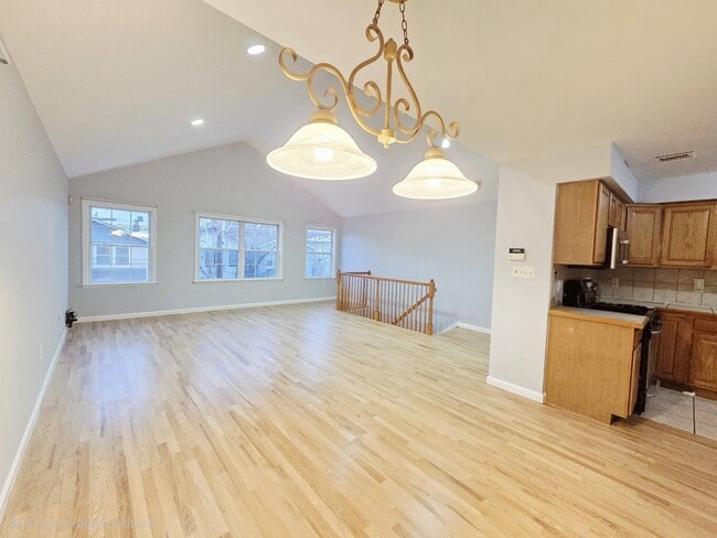 Building Photo - 27 Jewett Ave