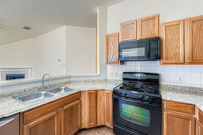 Building Photo - 1609 Honeysuckle Ln