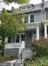 Building Photo - 1607 D St NE
