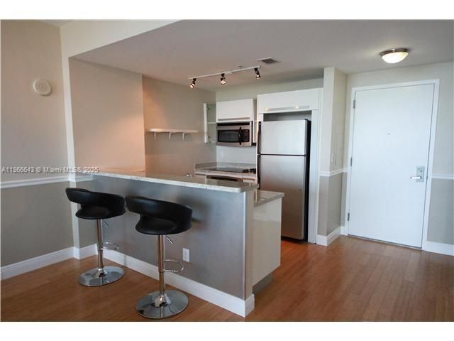 Foto del edificio - 601 NE 36th St