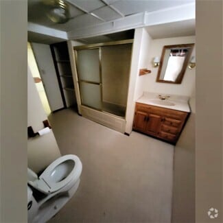 Building Photo - 8922 Schneider Ave