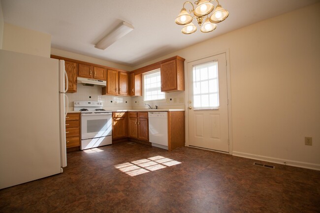 Building Photo - 606 Vantage Point