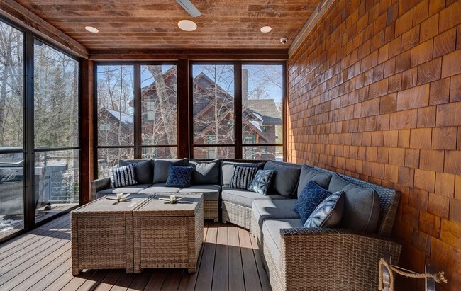 Building Photo - 179 S Peak Rd