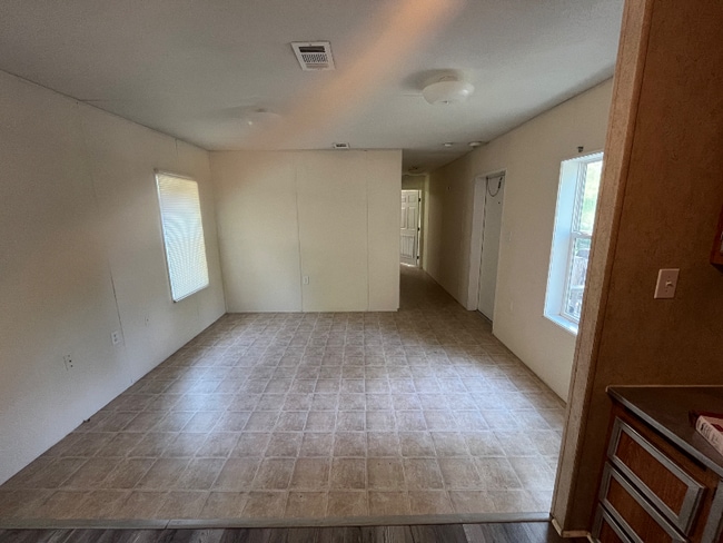 Building Photo - 129 Genes Ln