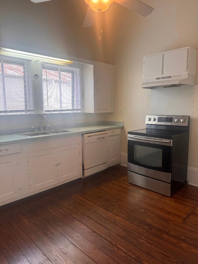 Kitchen - 210 W Oak St