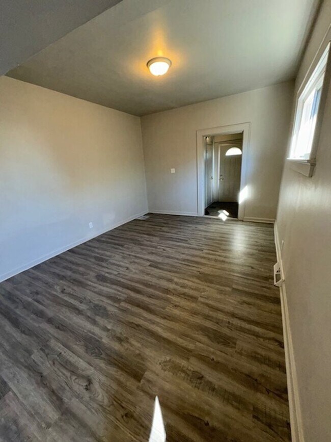 Foto del edificio - 14 W Tennessee St