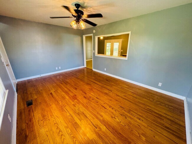 Building Photo - For Lease - 2 Bed, 1 Bath, 1125 sqft Home