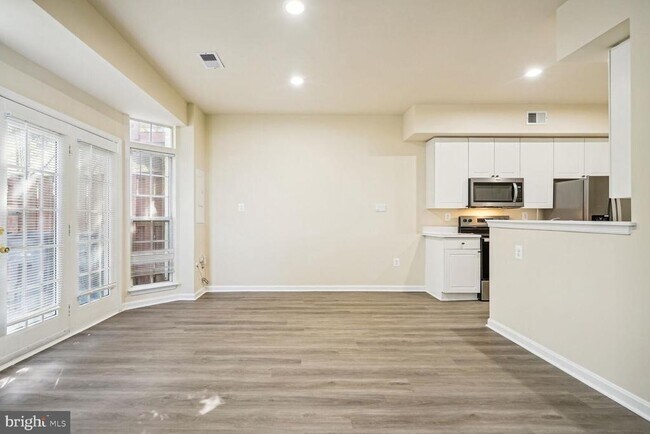 Foto del edificio - 12899 Titania Way