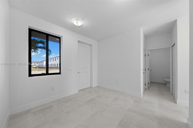 Foto del edificio - 1280 N Flagler Ave