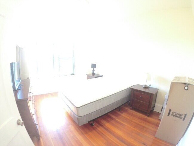 Building Photo - 1394 Beacon St