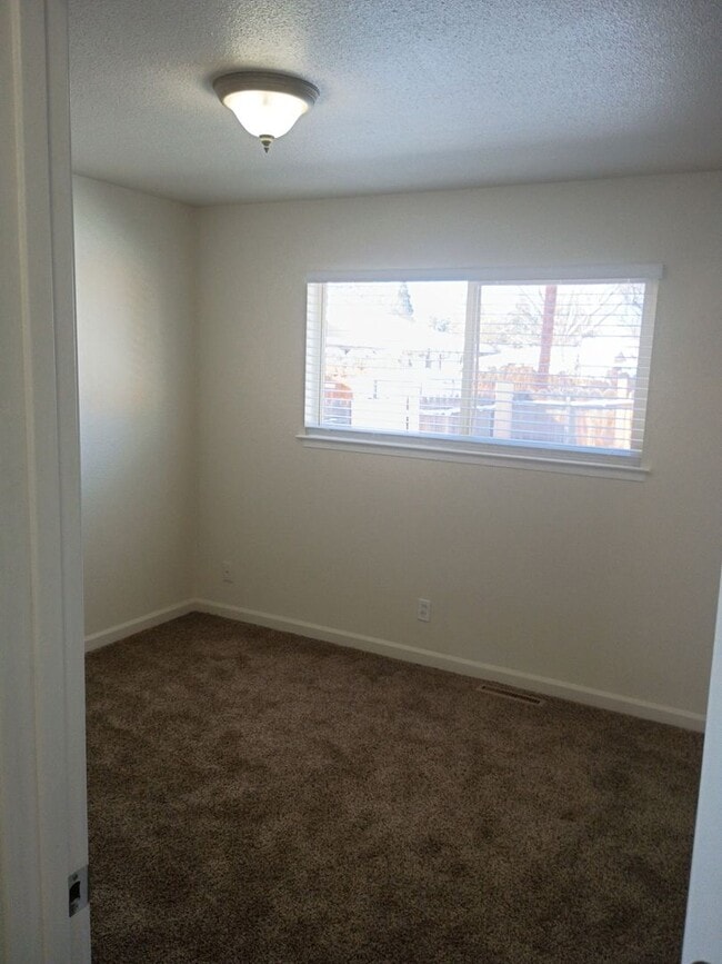 Foto del edificio - 3225 Lucerne Way