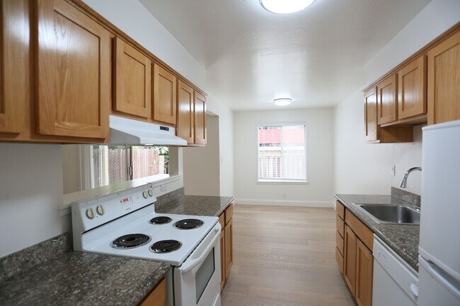 Building Photo - Open House: Sunday(1/7)12:30pm-12:50pm  Ne...