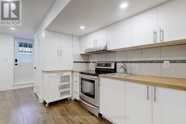 Photo du bâtiment - 1661 Mt Albert Rd